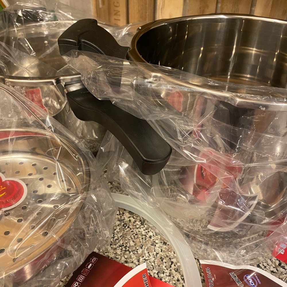 Stainless Still Pressure cooker 4L